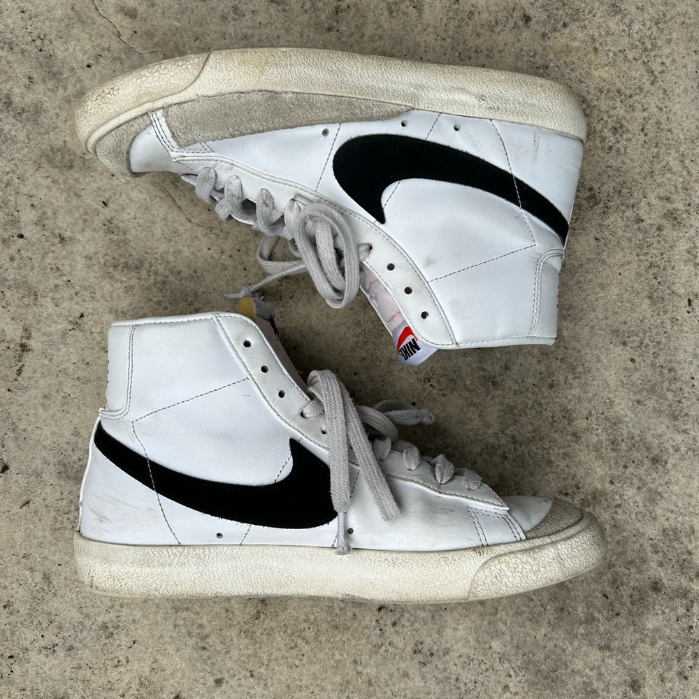 Nike black & white Blazer Mid ‘77, size 9.5 (41)