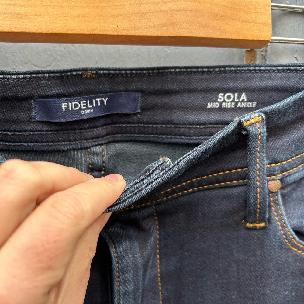 Fidelity Sola Mid Rise Jeans, size 33