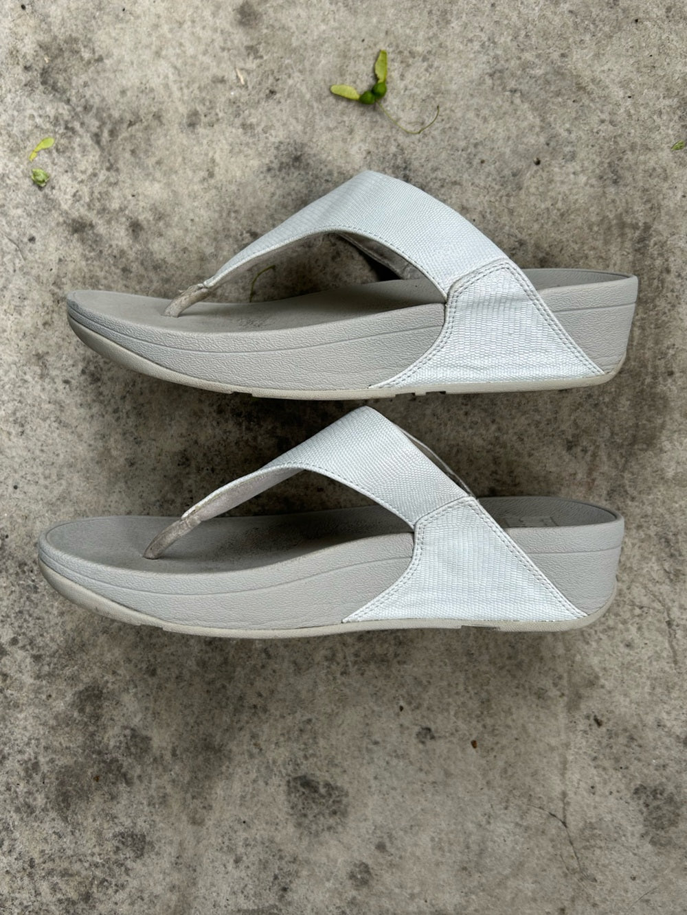 Fitflop LULU Shimmerglitz Toe-Post Sandals, size 7