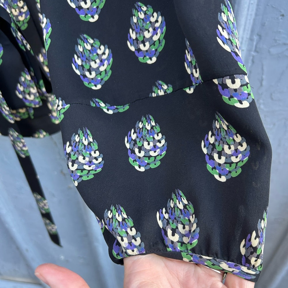 Diane Von Furstenberg silk Nove Wrap Blouse, size 8