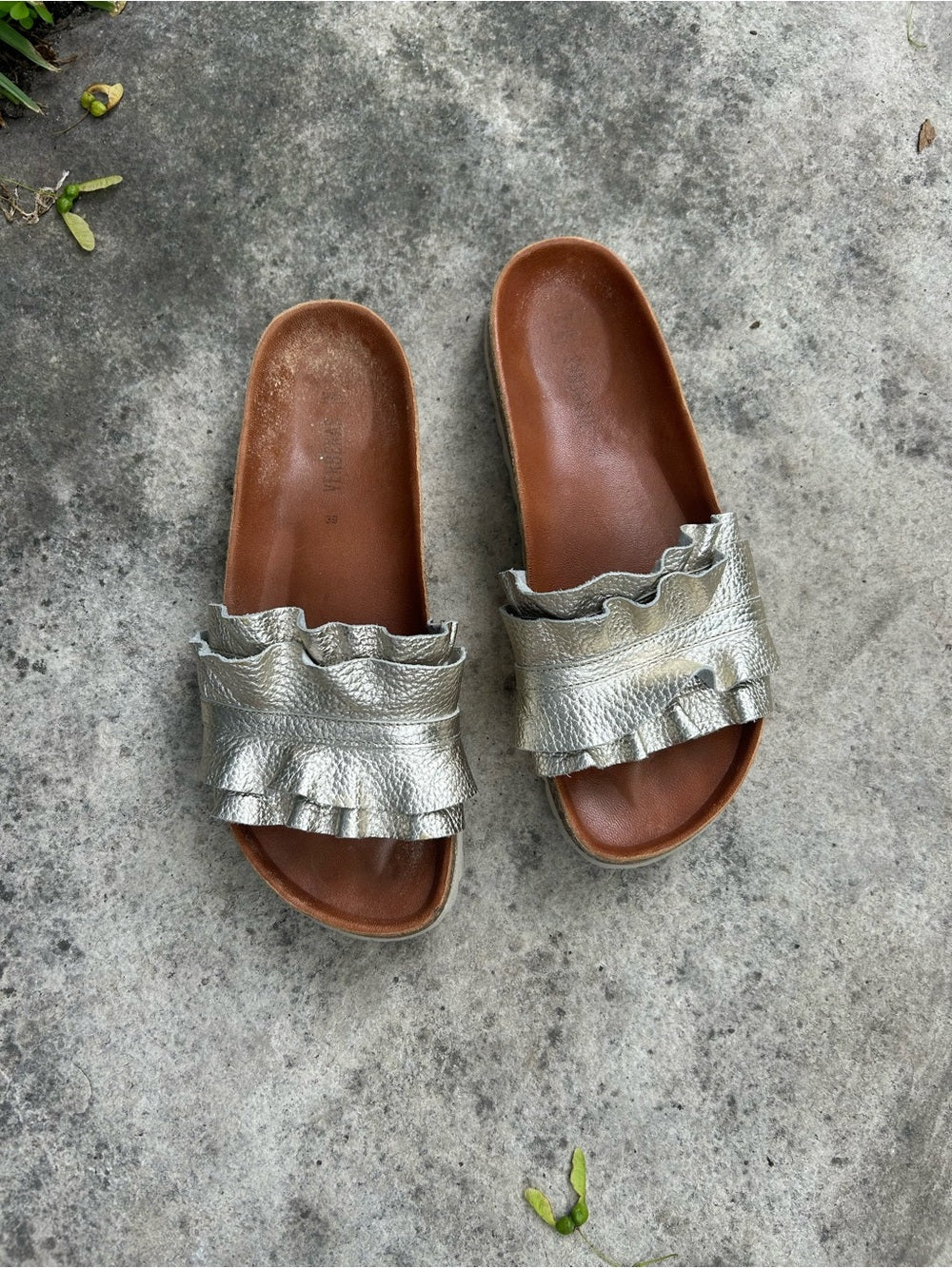 Verbenas Rocio Nucleo Gold Volante Slides Sandal, size 39