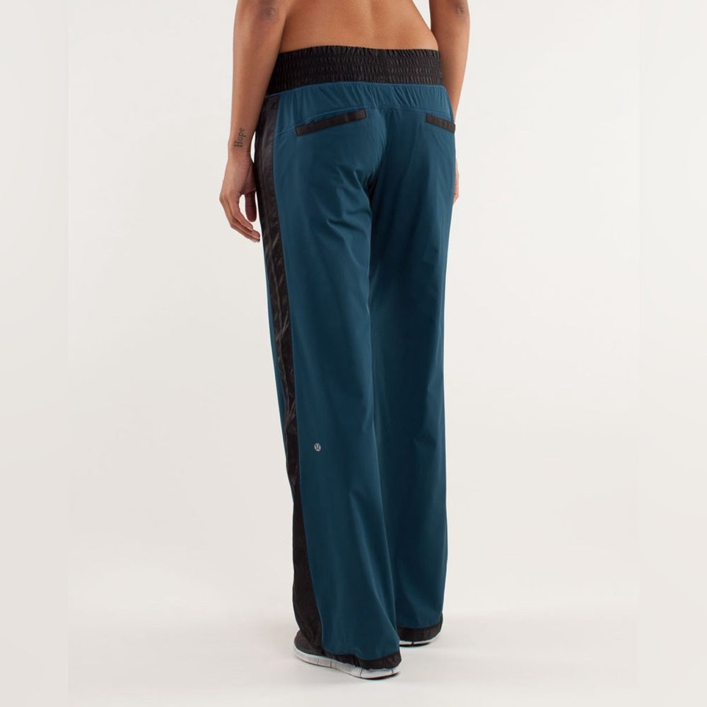 Lululemon Run: Right Round Pant, size 6