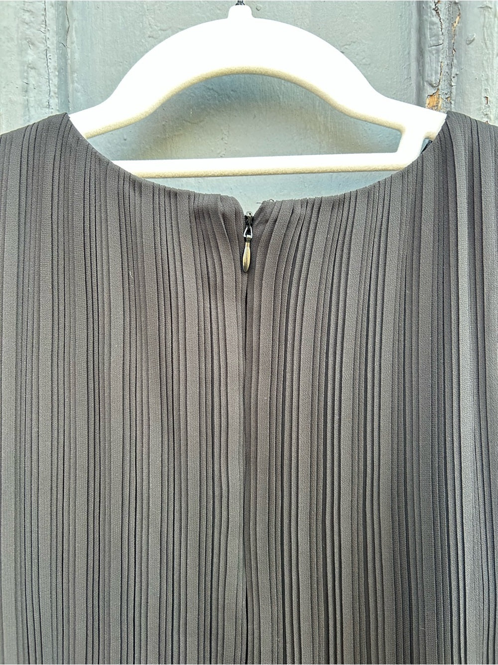 Club Monaco Pleated black sleeveless blouse, M