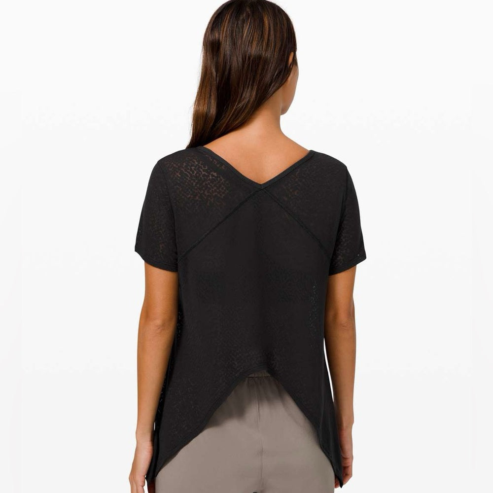 Lululemon Black Loop Around Tee, size M
