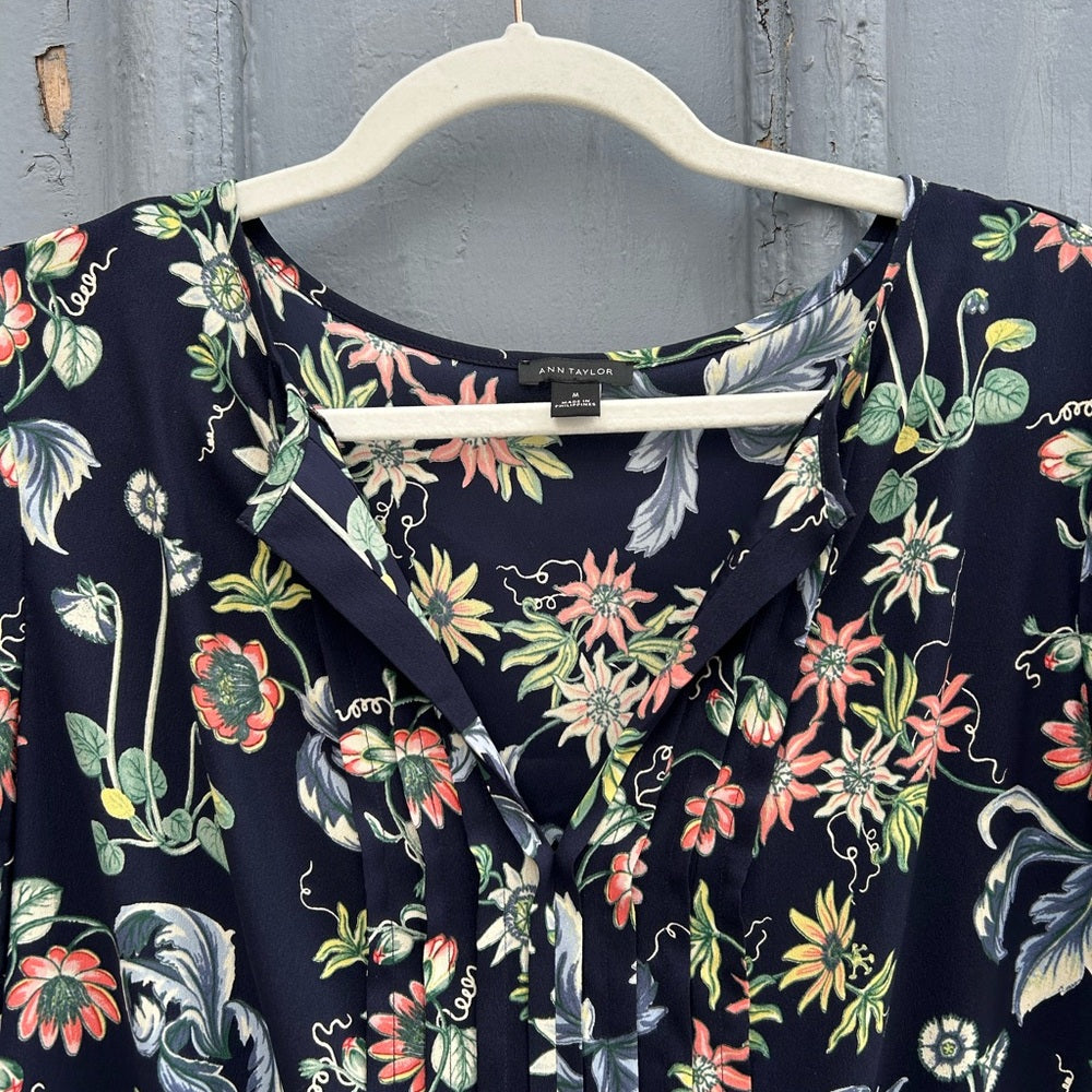 Ann Taylor Navy Blue Floral Short Flutter Sleeve Blouse, size M