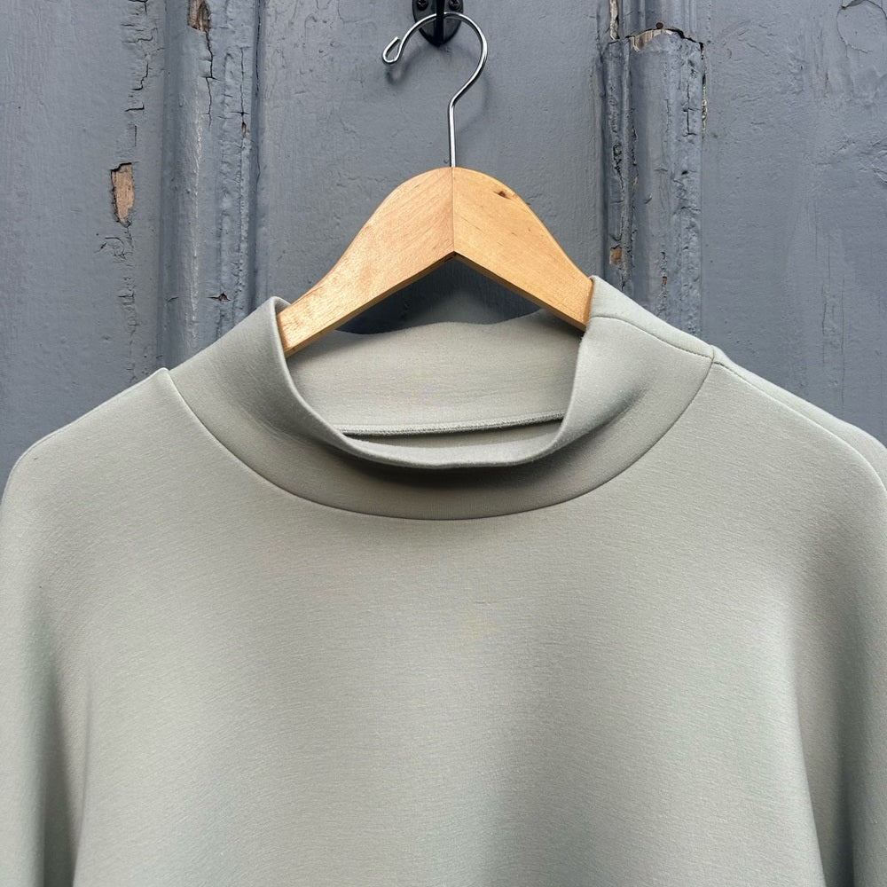 Leze the Label Maya Turtleneck, Matcha, size XL