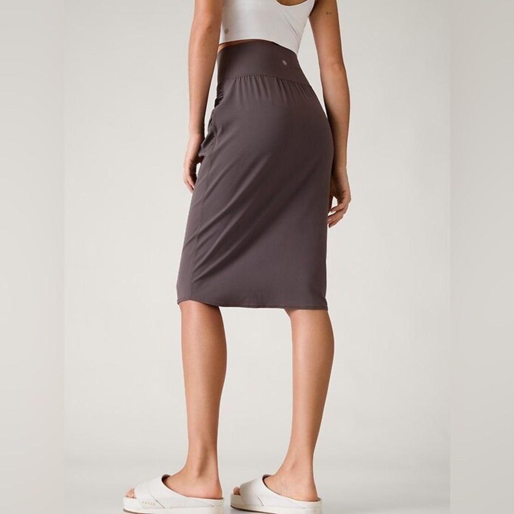 Athleta Transcend midi skirt, size Large