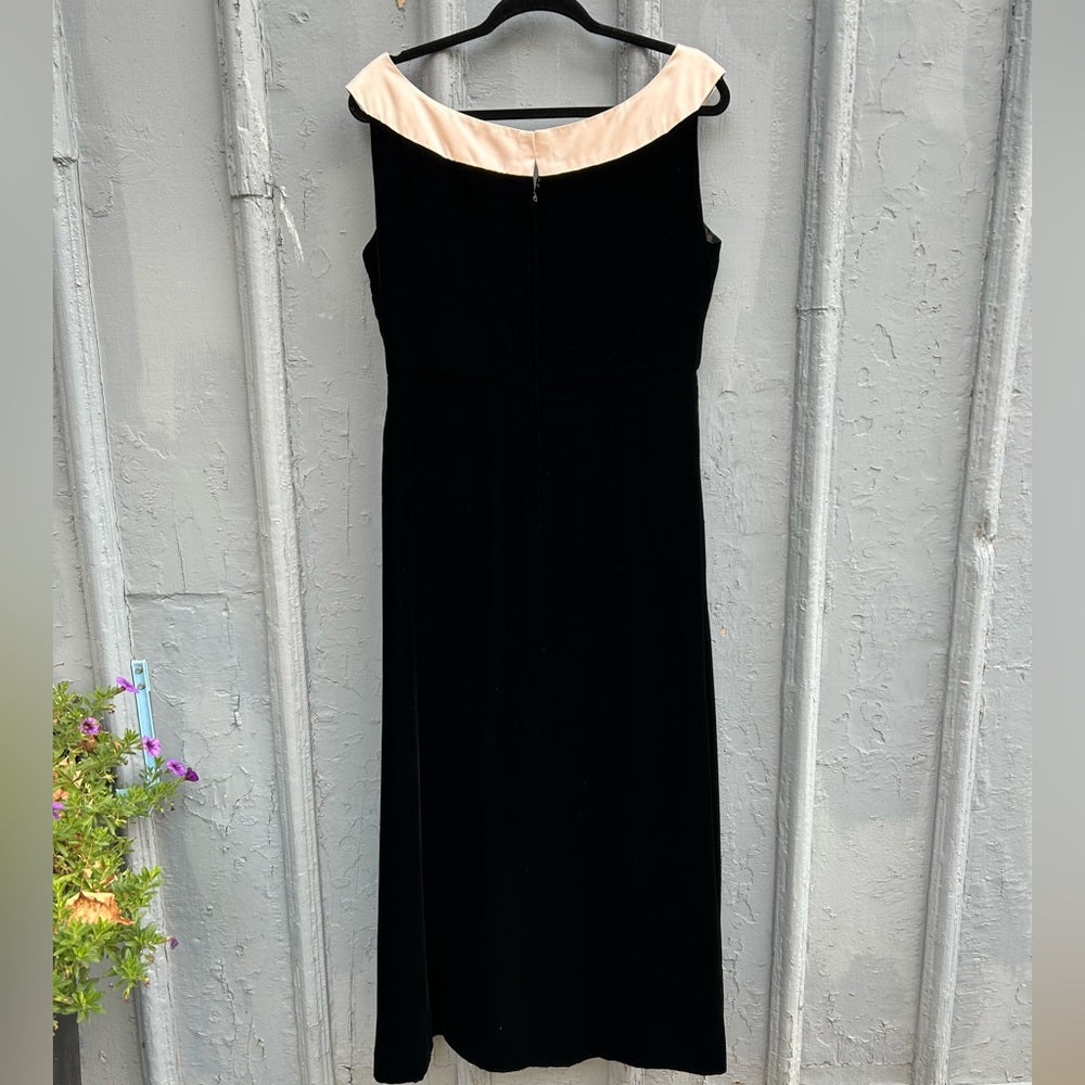 Vintage Eleanor Ellis Black Velvet Satin Evening Gown, size 10/12