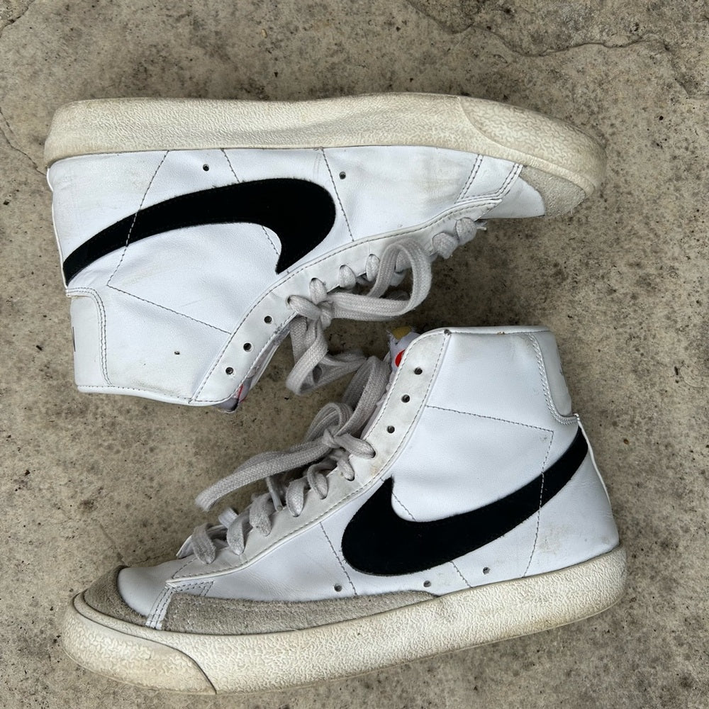 Nike black & white Blazer Mid ‘77, size 9.5 (41)