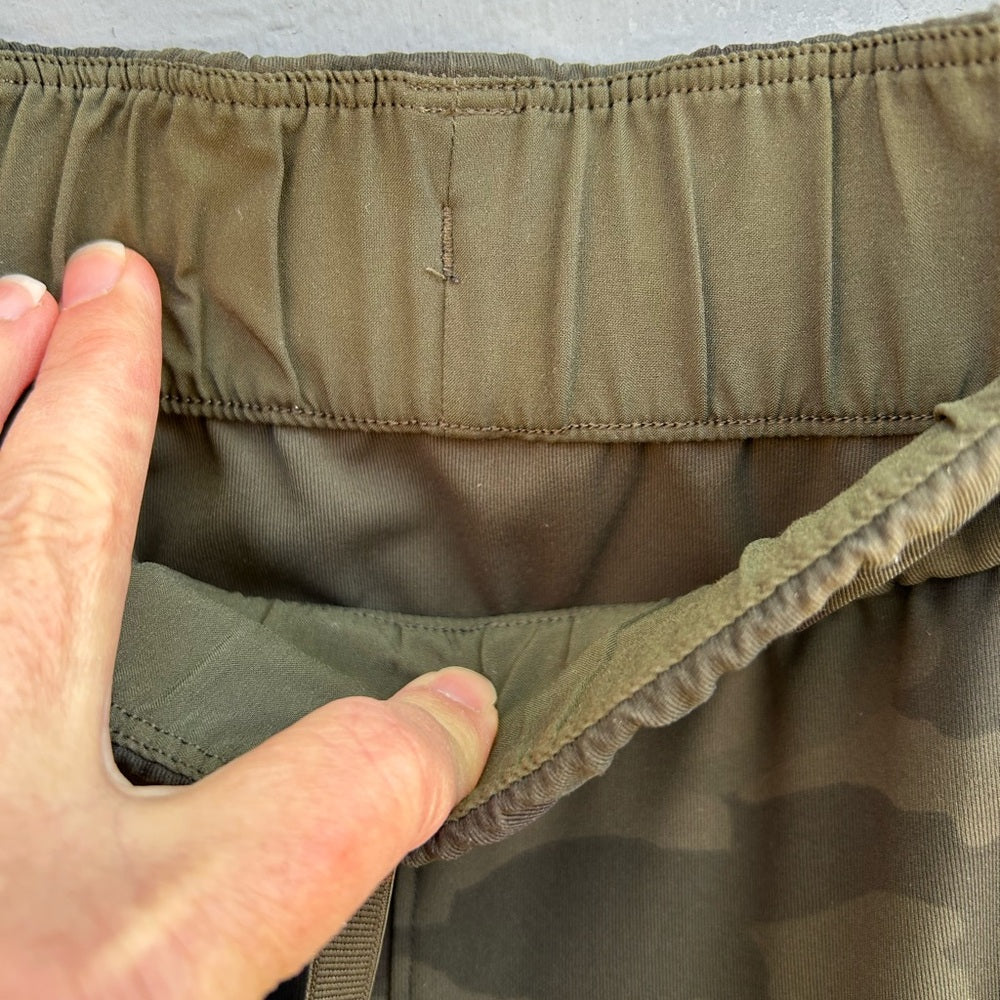 Lululemon On the Fly Jogger, size 8