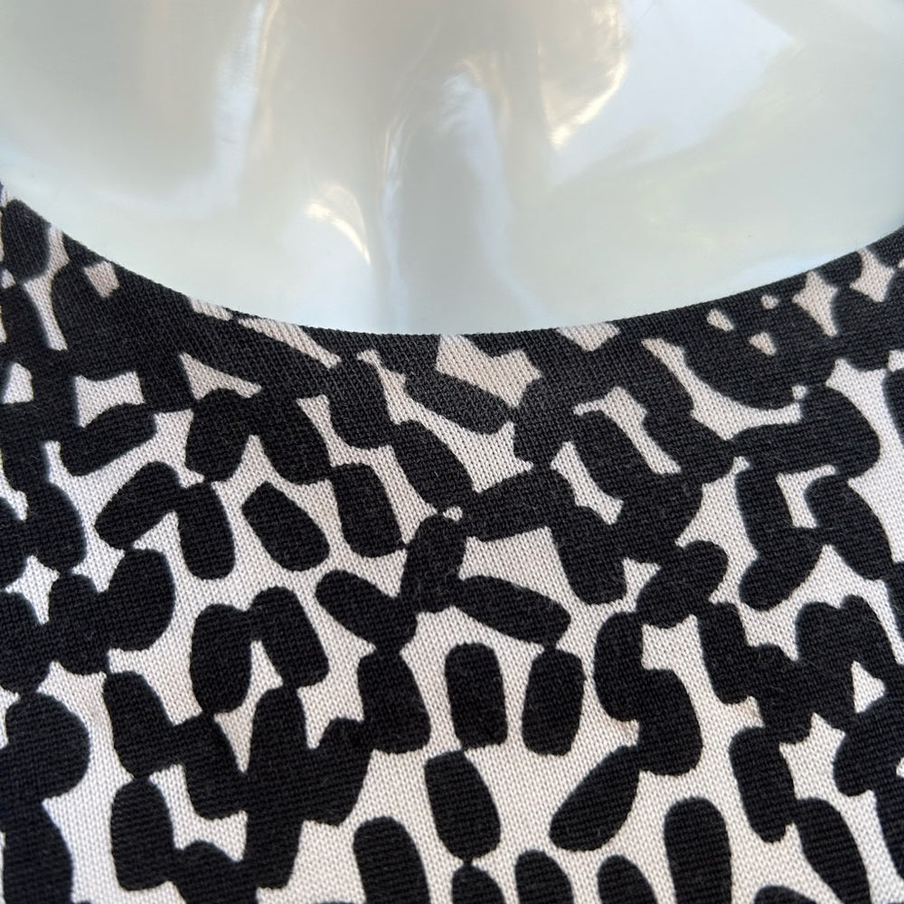 Diane Von Furstenberg Twisty Clean Black & White Silk Jersey Shift, size 4