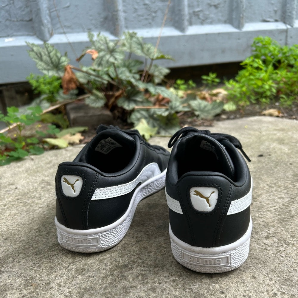 Puma Basket Classic 21Jr Black & White, size 37 (youth size 5, W 6.5/7)