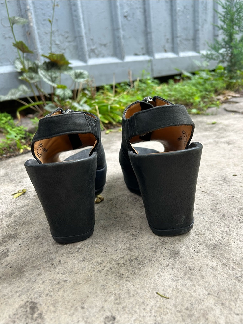 John Fluevog Black Prepare 2.0 Tent Open Toe Platform Sandal, size 7