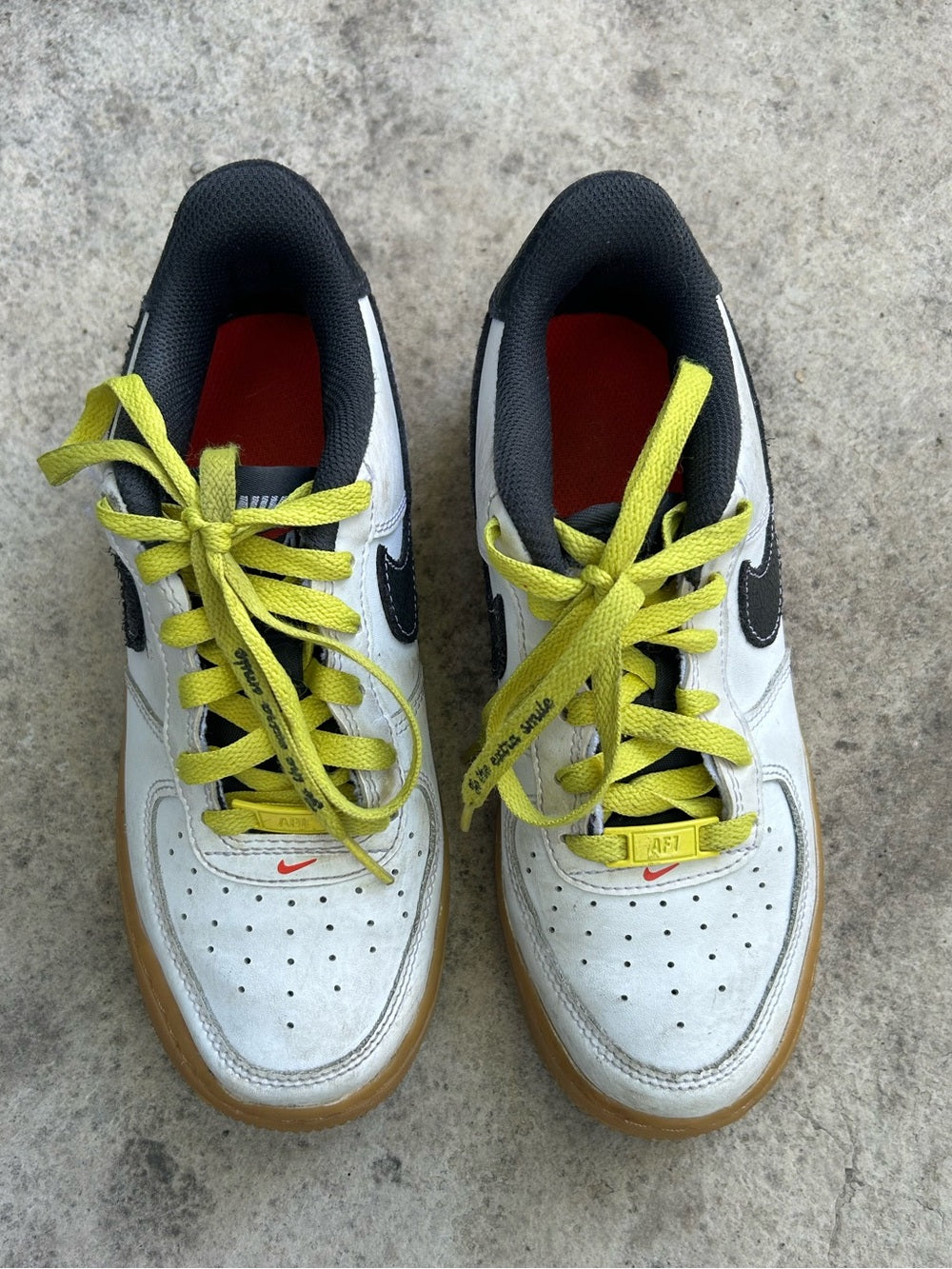 Nike Kids Air Force 1 LV8 sneakers, M4/W6