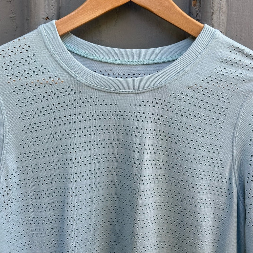 Lululemon Breeze By Long sleeve, size approx 6