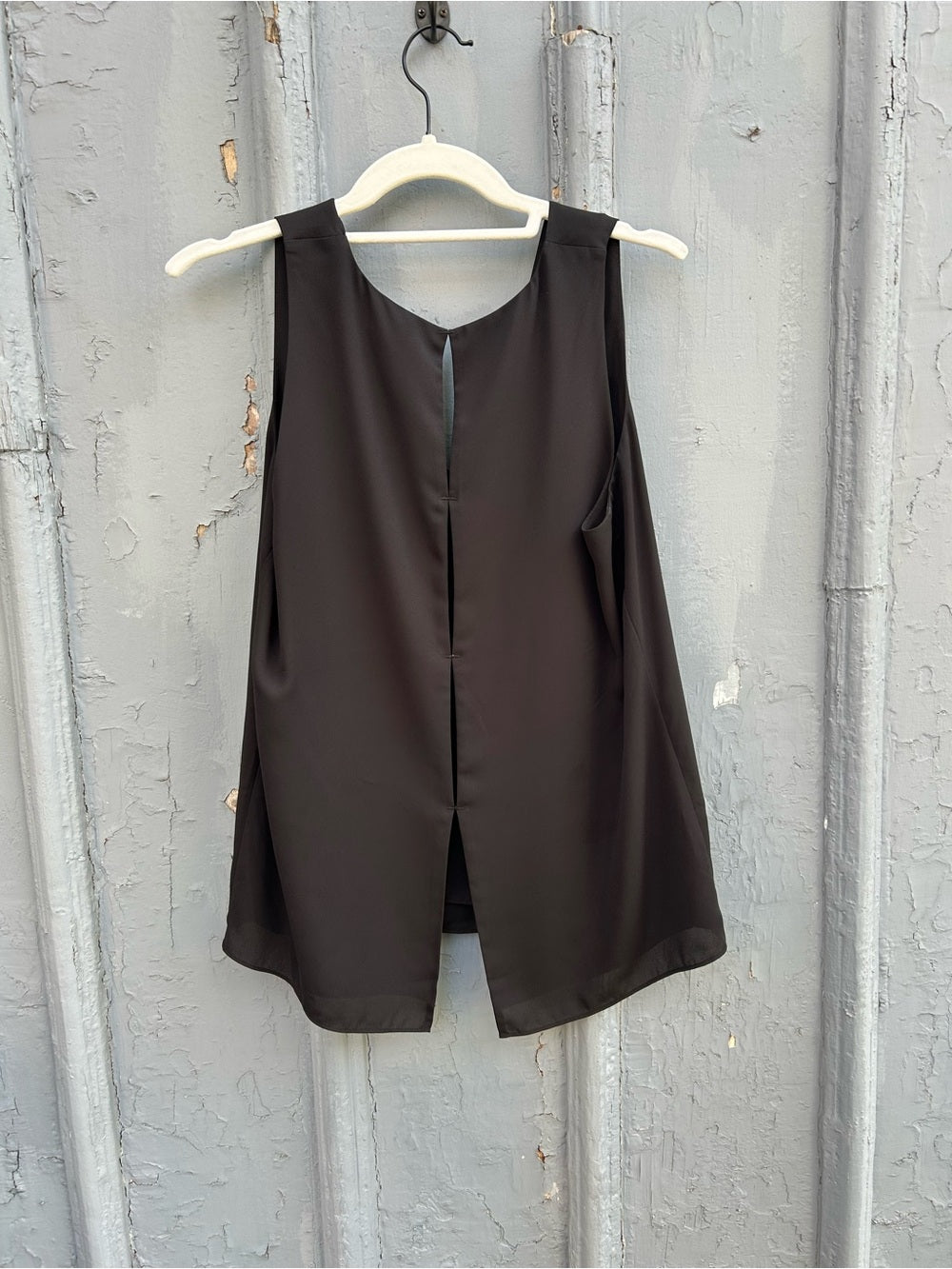 Babaton Sleeveless Maddox Blouse, size S