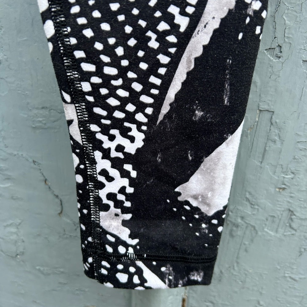 Lululemon Wunder Under Pant, size 6