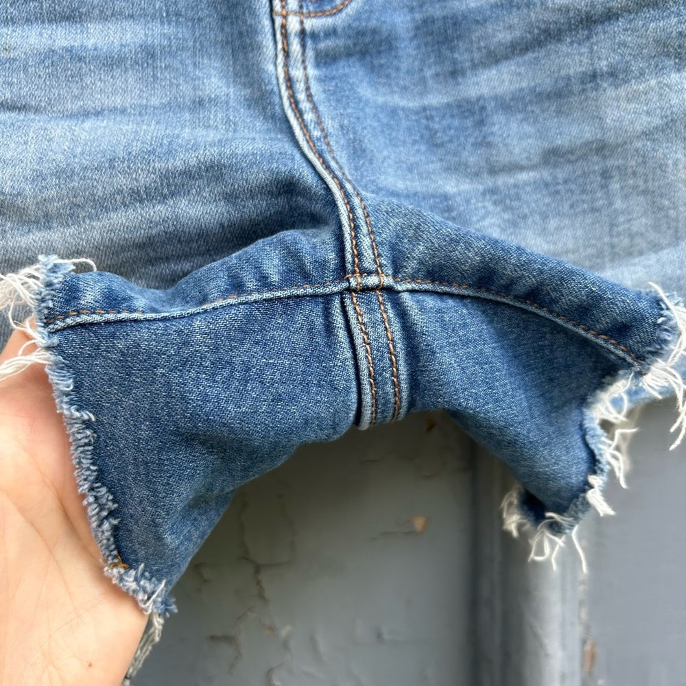 Hidden Distressed Denim Shorts, size M