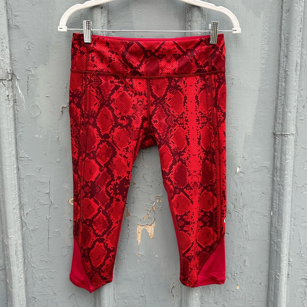 Lululemon Vent It Out Crop, size 6