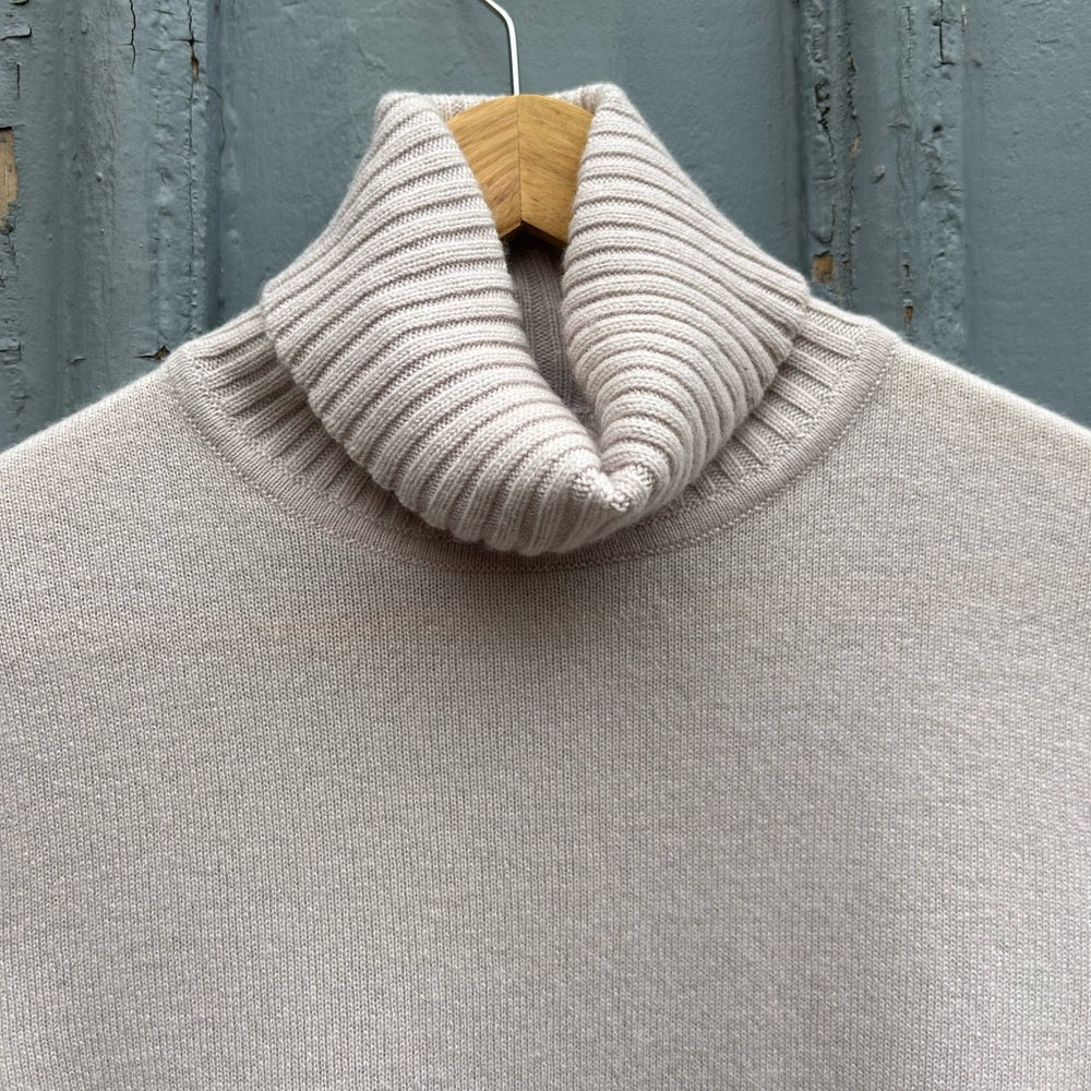Lafayette 148 Cashmere Turtleneck Sweater, Small