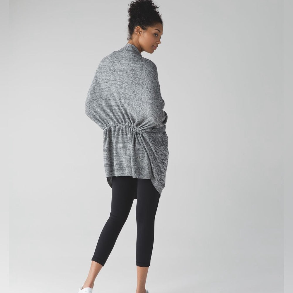 Lululemon Breeze Easy Wrap, size M