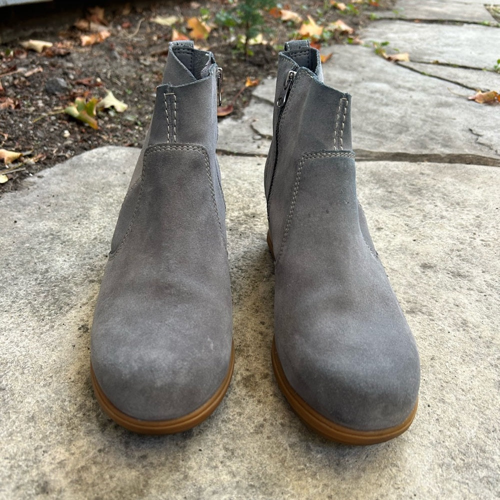Sorel Grey Suede Evie ll Chelsea Boot, size 9.5