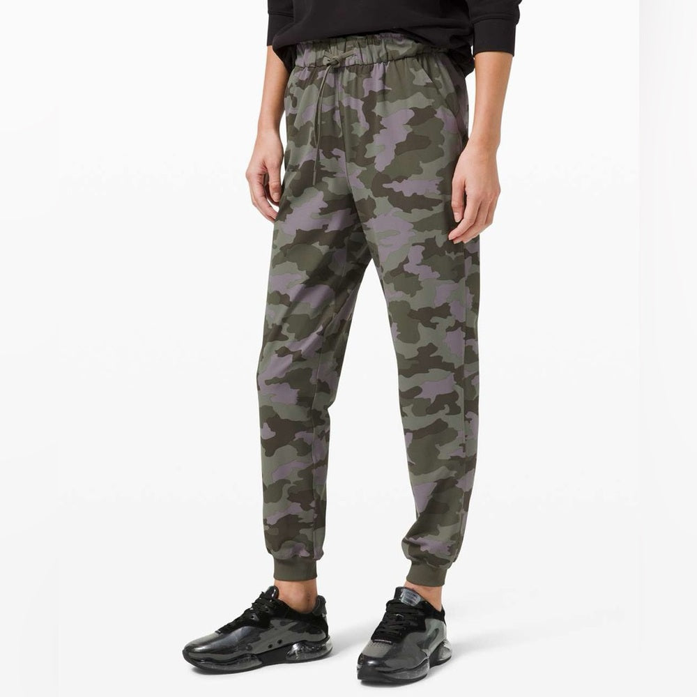 Lululemon Stretch High-Rise Jogger, size 8