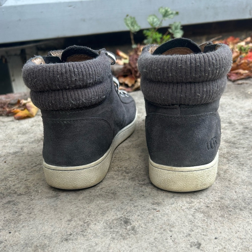 Ugg Grey Suede Olive Trainer, size 9