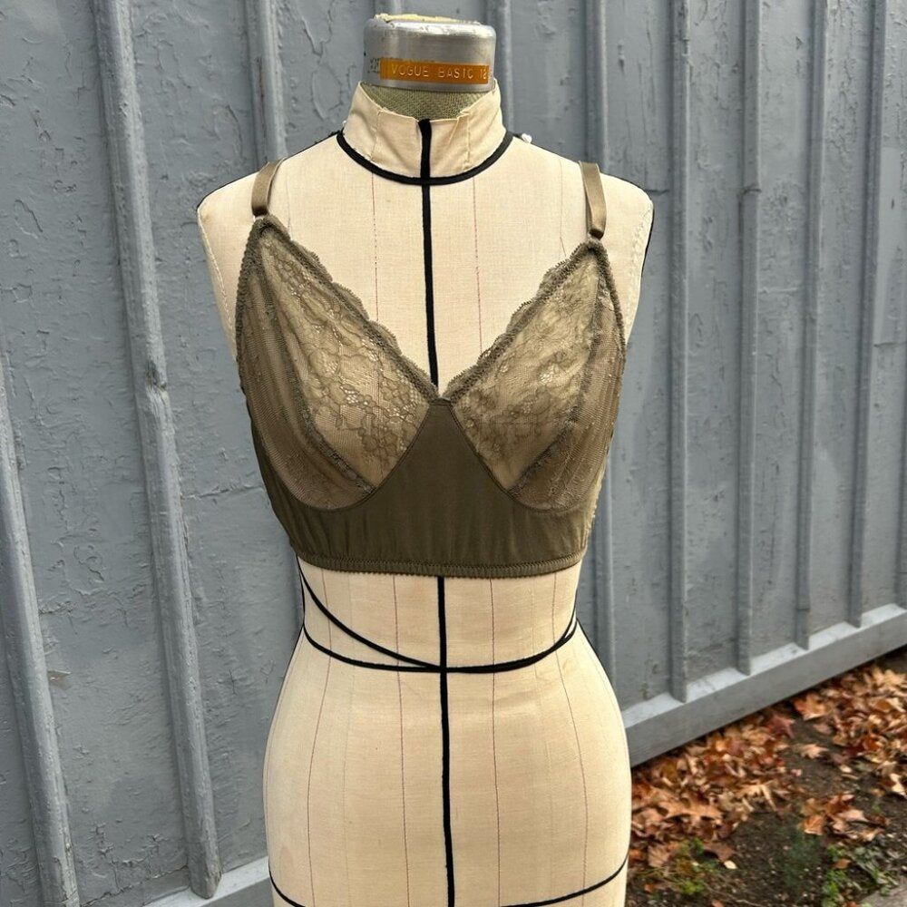 Fortnight Olive Ivy Longline Bra, size 40D