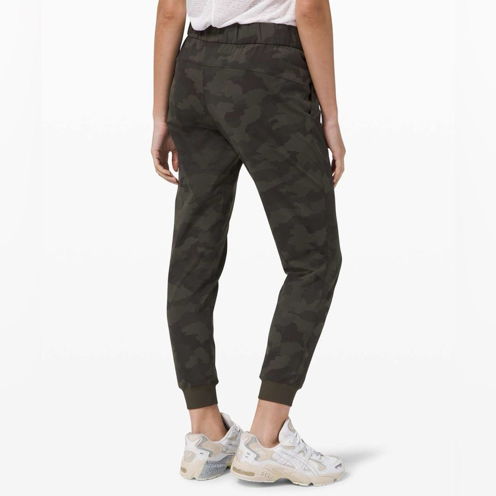 Lululemon On the Fly Jogger, size 8