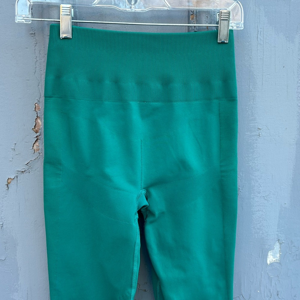 Lululemon Zone In Compression Tight, size 4