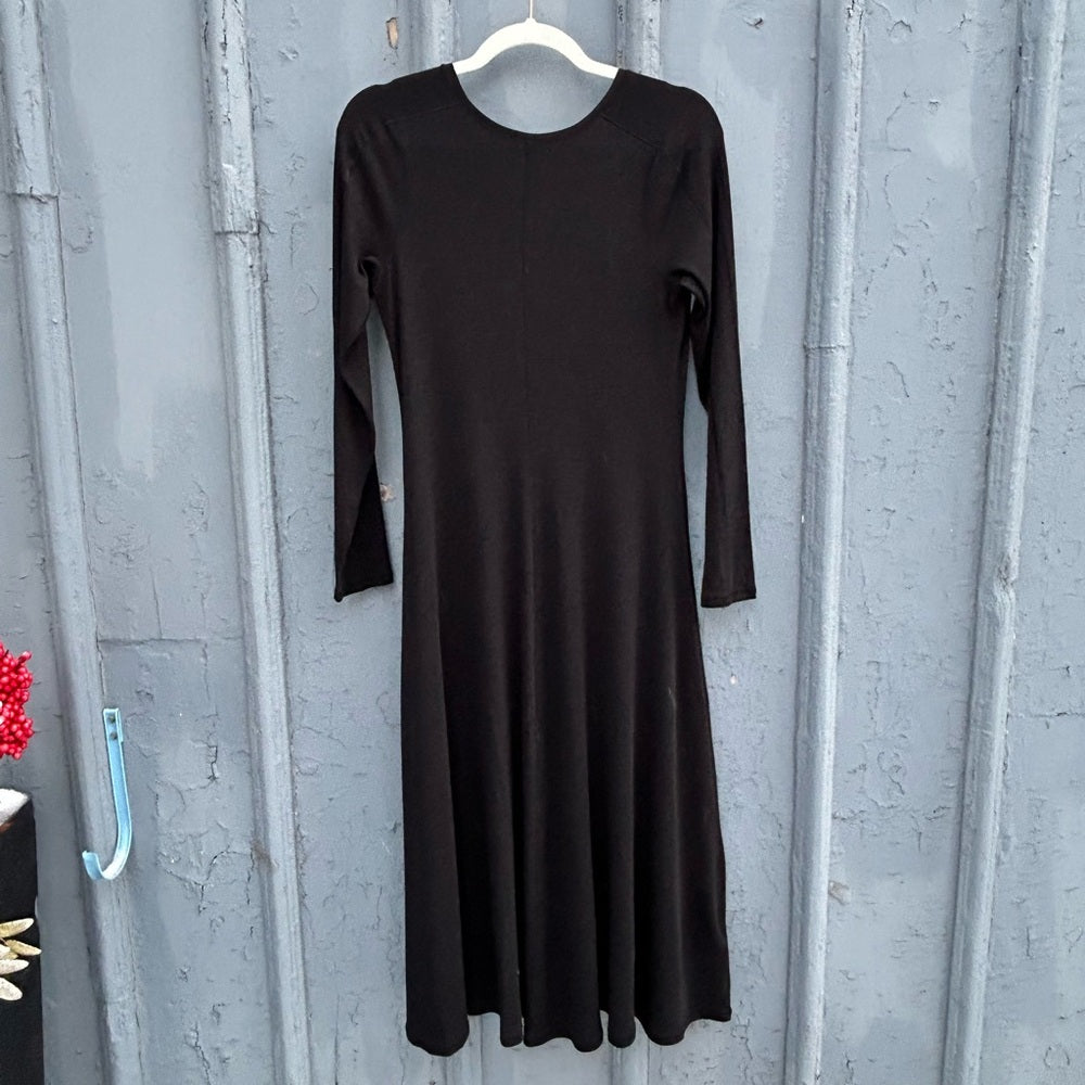 Kit and Ace black Poise v back Dress, size M