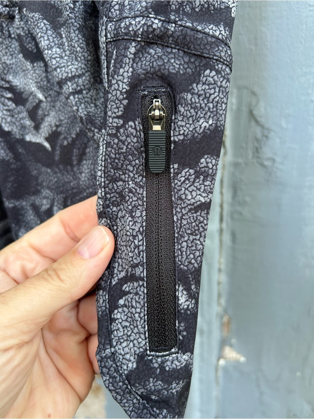 Lululemon Tracker Short IV, size 6
