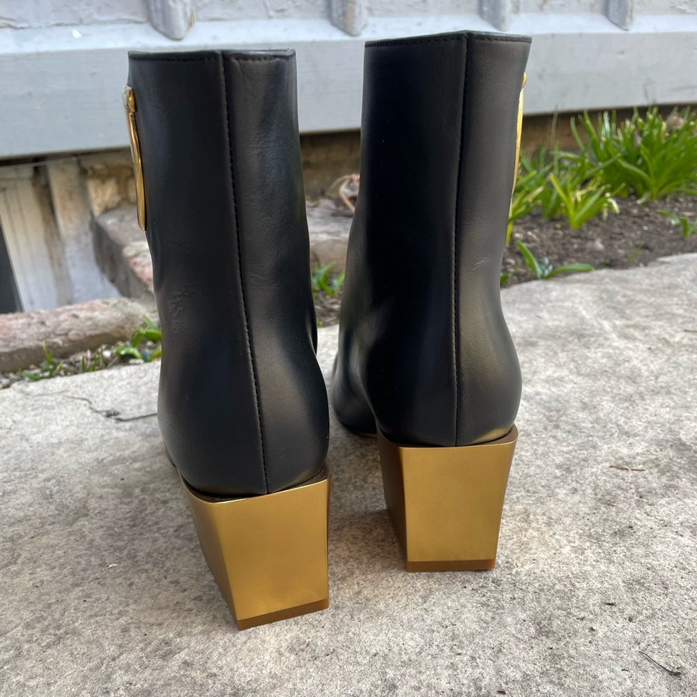 Salvatore Ferragamo Albiano Ankle Boots In Black, size 6C