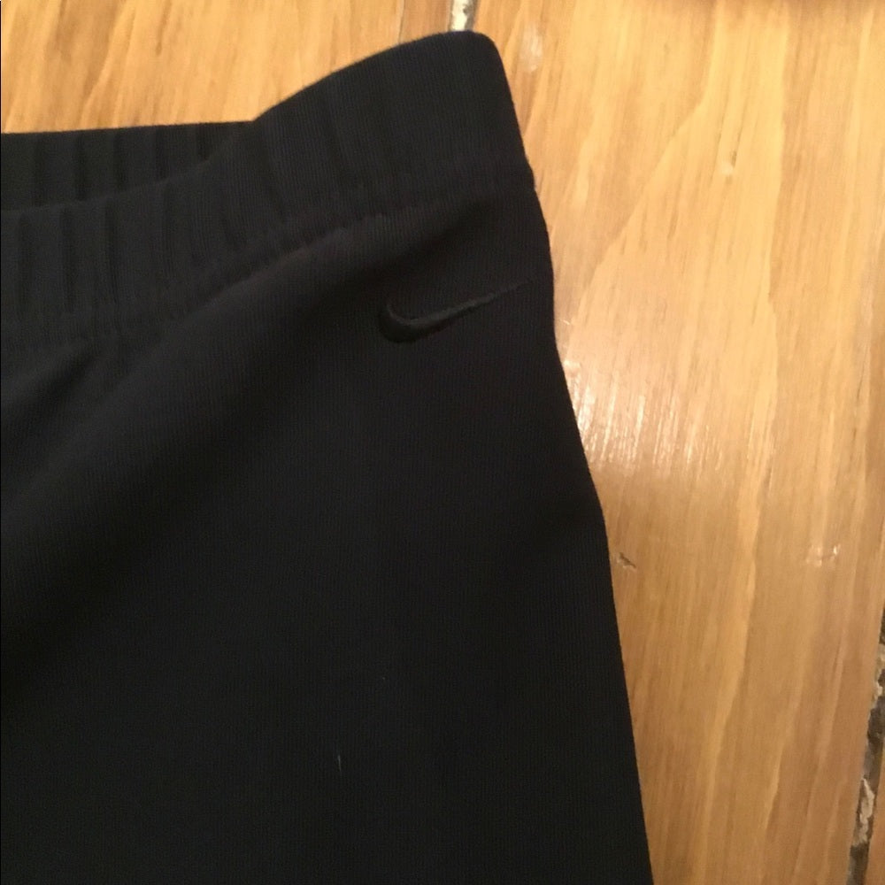 Nike/ Liz Lange maternity crops M