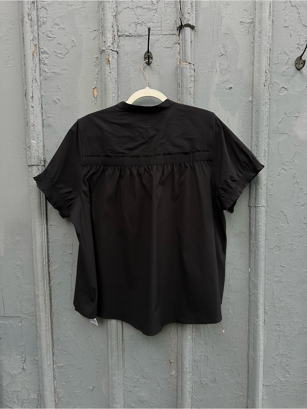 Athleta Black Levitate Poplin Tee, size Large