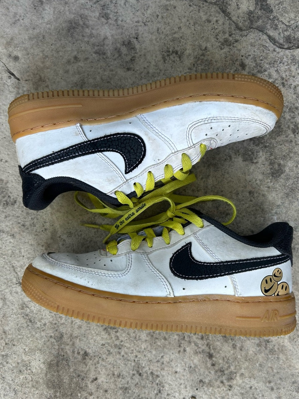 Nike Kids Air Force 1 LV8 sneakers, M4/W6