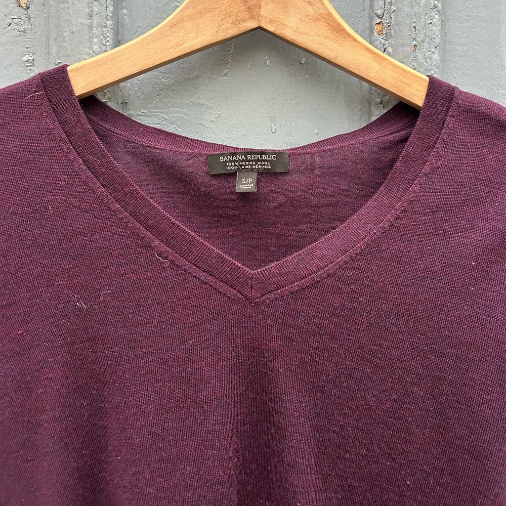 Banana Republic V Neck Merino Sweater, Small