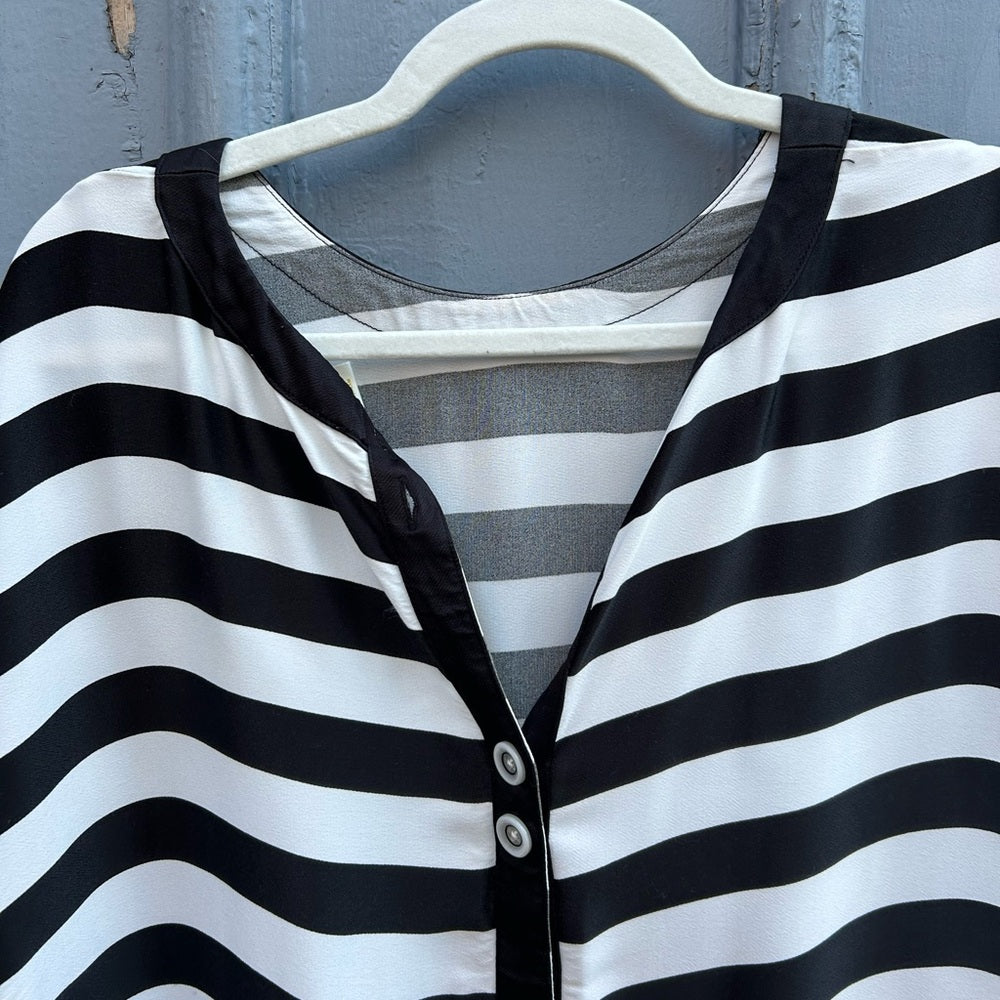 Maeve Black & White Batwing Button-Back Tee, size Large