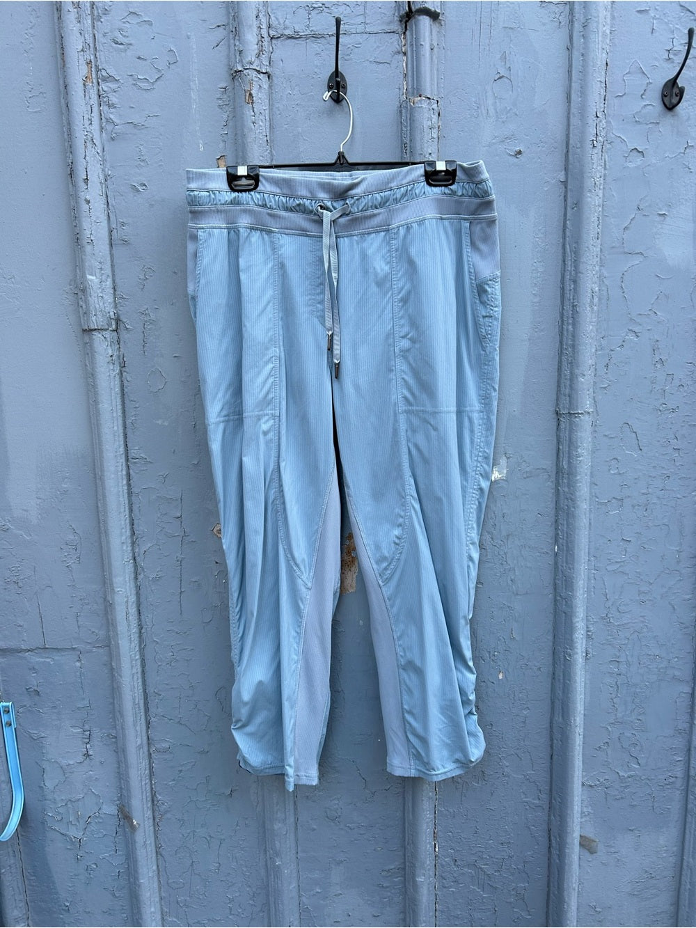 Lululemon Dance Studio Mid-Rise Crop, size 12