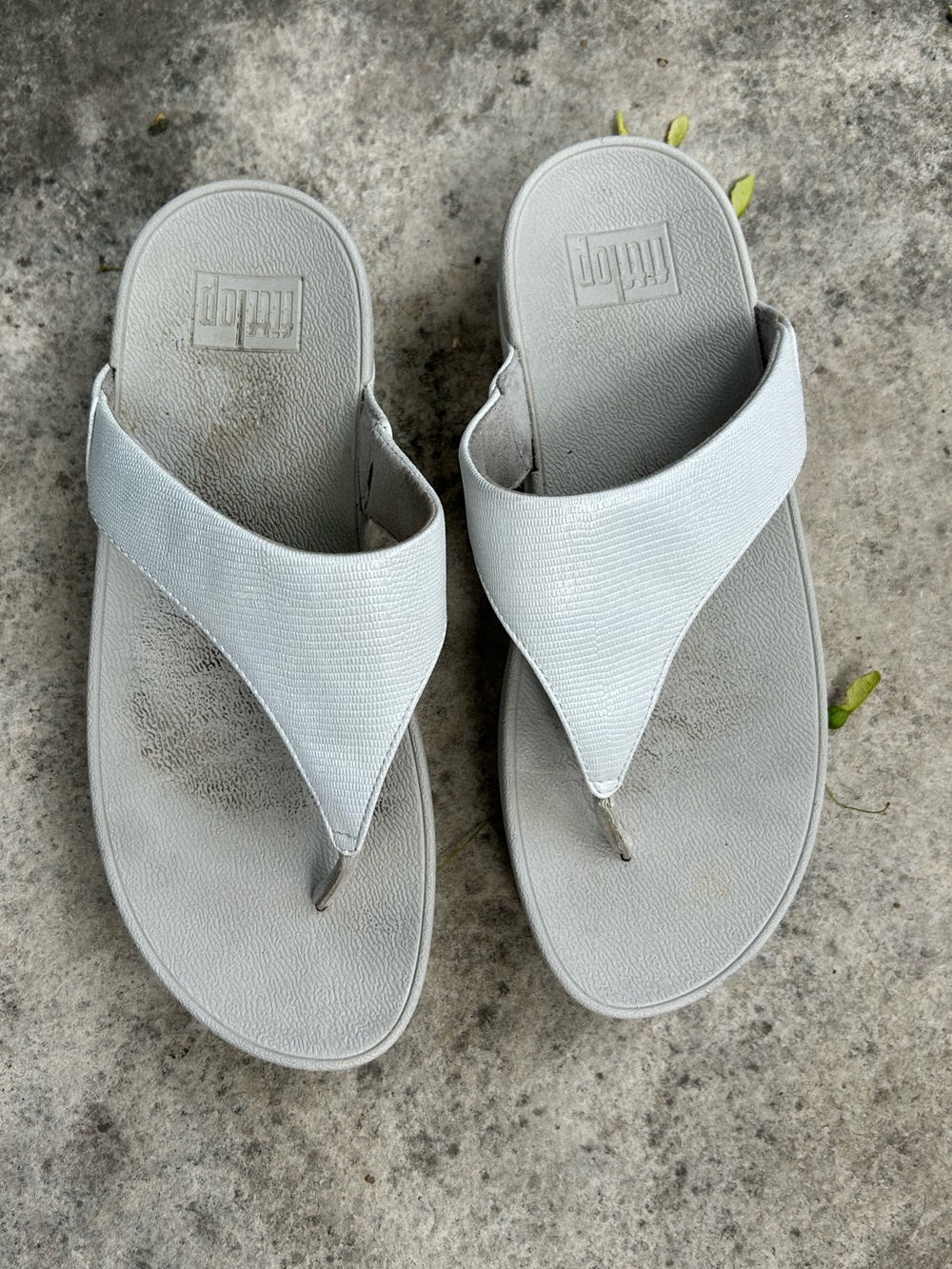 Fitflop LULU Shimmerglitz Toe-Post Sandals, size 7