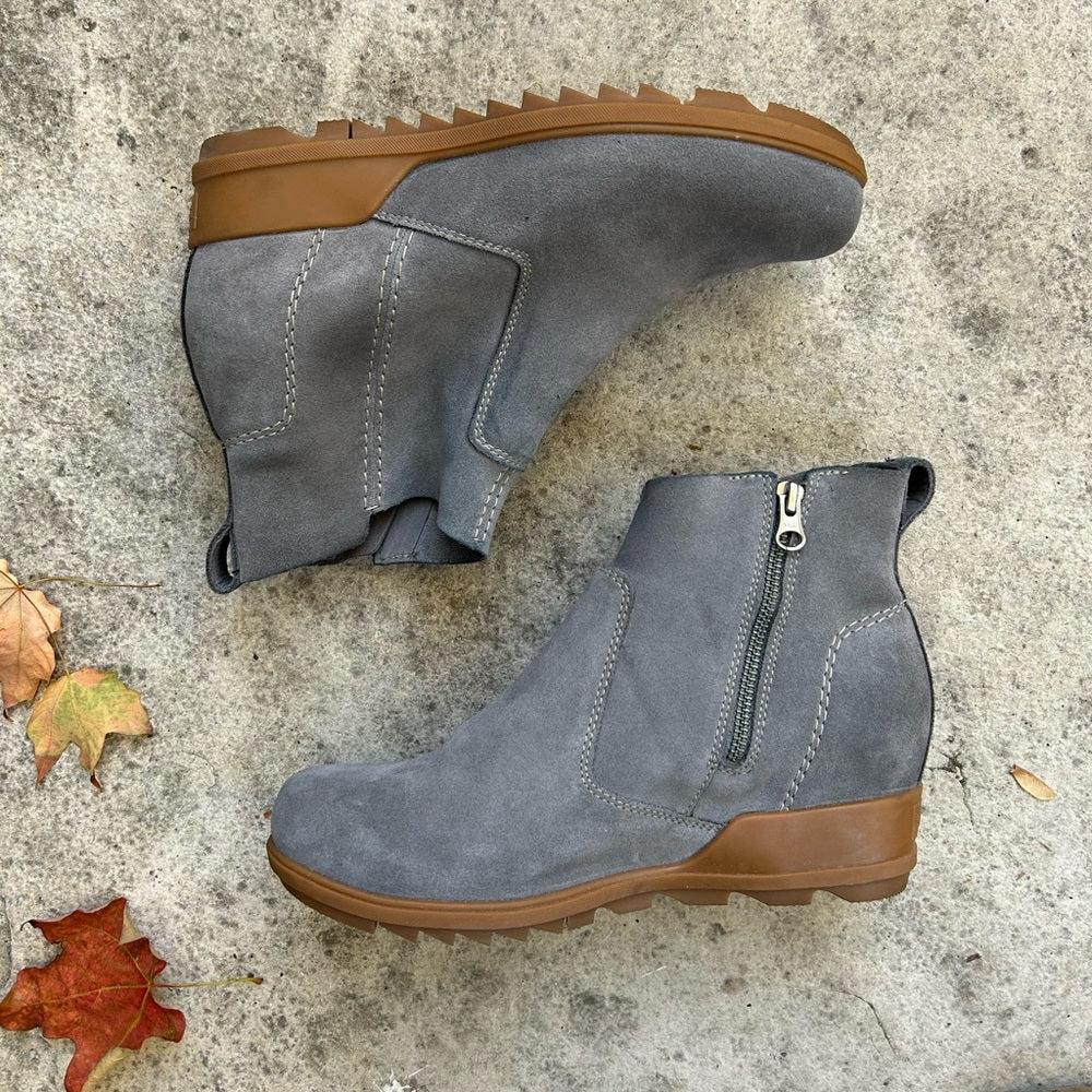 Sorel Grey Suede Evie ll Chelsea Boot, size 9.5