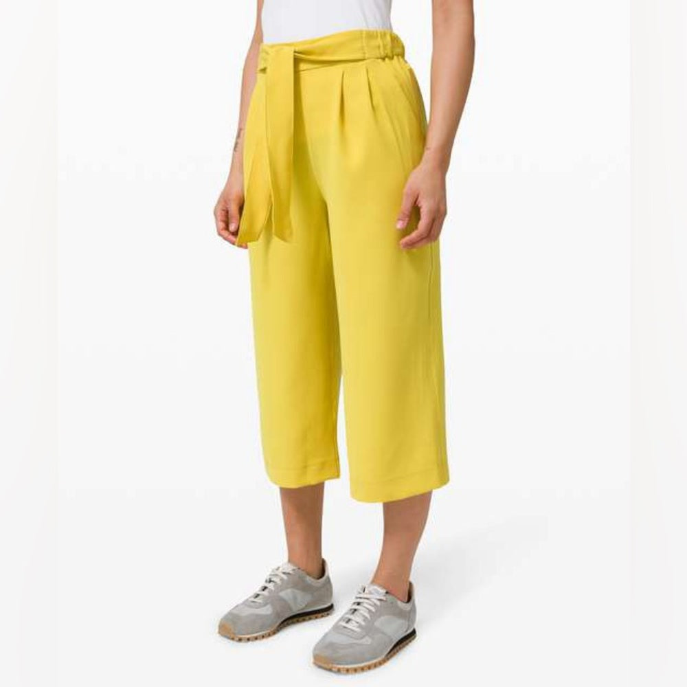 Lululemon Noir Crop, Soleil, size 4