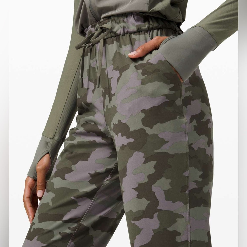 Lululemon Stretch High-Rise Jogger, size 8