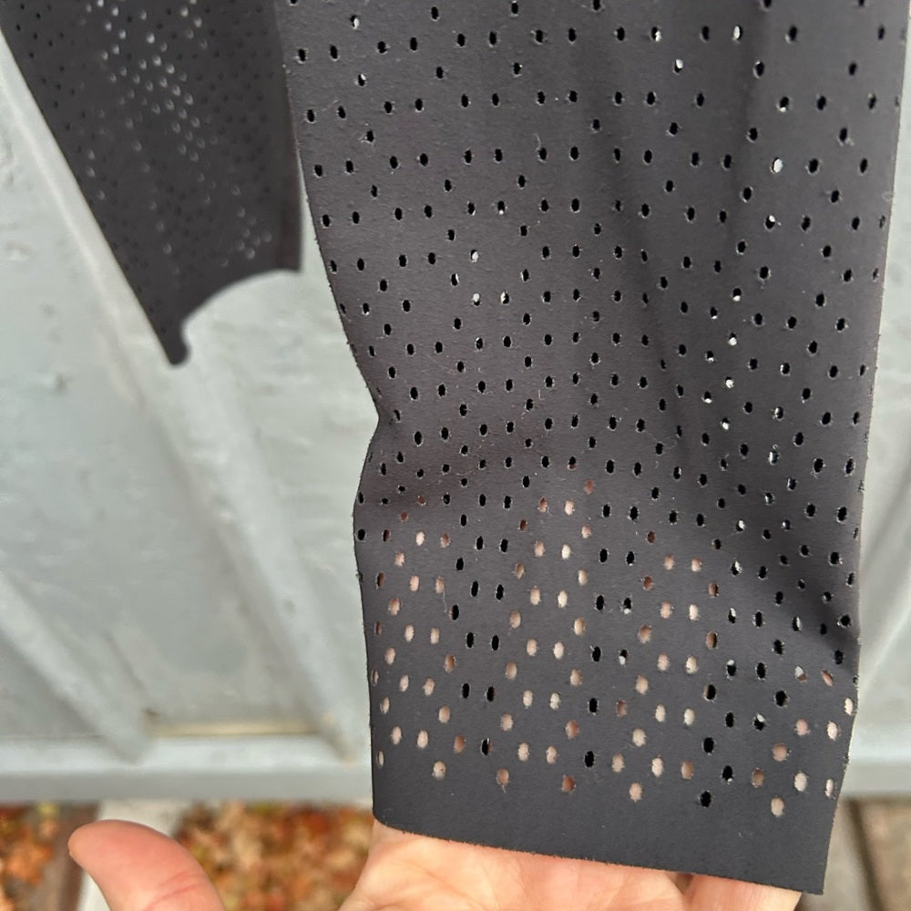 Lululemon Sweaty Endeavour Mesh pants, size 4