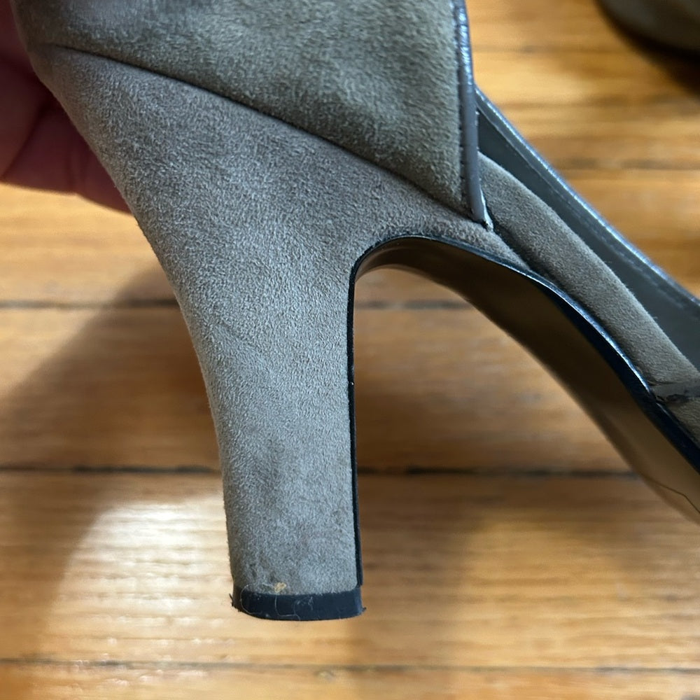 BCBG Grey Suede Mary Jane block heels, size 40 (US10)