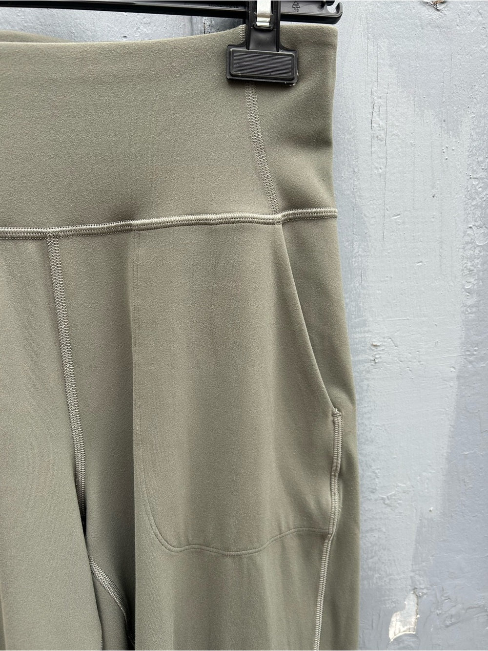 Lululemon Align Wide Leg Super-High-Rise Crop *23”, size 6