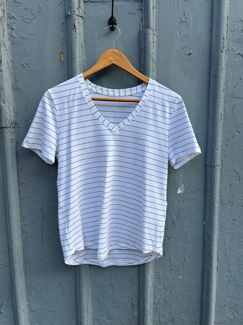 Lululemon Love Tee Short Sleeve V-Neck T-Shirt, size 8