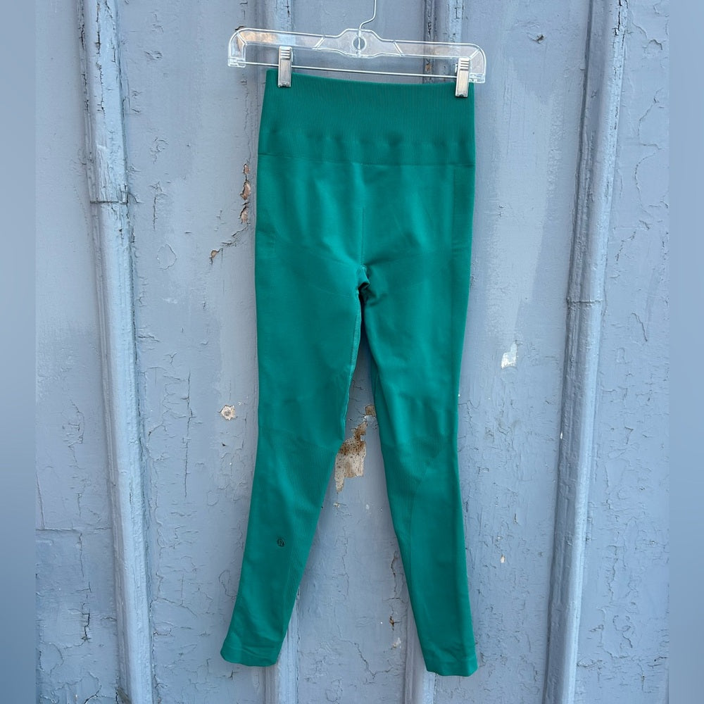 Lululemon Zone In Compression Tight, size 4