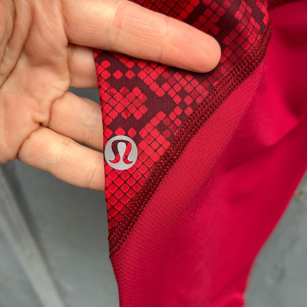 Lululemon Vent It Out Crop, size 6